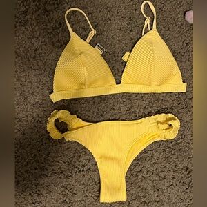 Hollister cute yellow bikini!